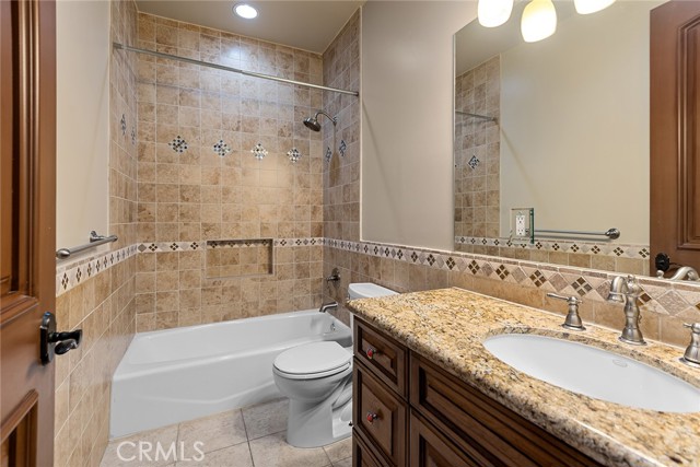 18267 Valley Vista Boulevard, Tarzana CA: https://media.crmls.org/medias/18552627-bc81-4674-90c5-772ff36b7109.jpg