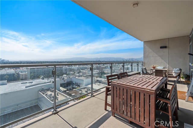 3785 Wilshire Boulevard, Los Angeles CA: https://media.crmls.org/medias/18554c74-906d-4943-8eeb-aaa93580916b.jpg
