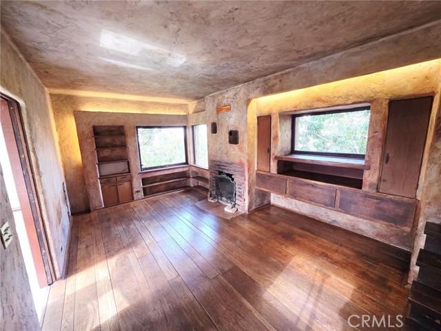 1403 Avon Park, Los Angeles CA: https://media.crmls.org/medias/18563b82-add4-4258-8302-489e518ccd07.jpg