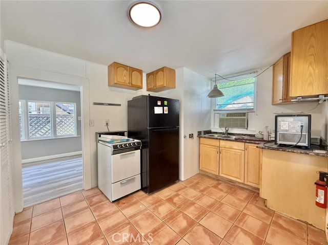 Detail Gallery Image 2 of 10 For 43 S Berkeley Ave, Pasadena,  CA 91107 - 1 Beds | 1 Baths
