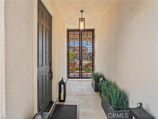 Detail Gallery Image 8 of 65 For 22385 Midtown Ct, Saugus,  CA 91350 - 5 Beds | 4/1 Baths