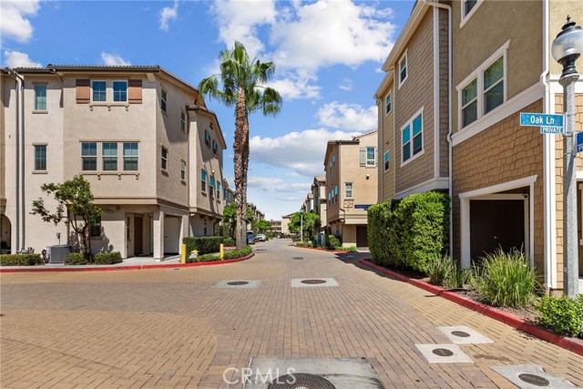 Detail Gallery Image 28 of 28 For 14104 W Birch Ln, Van Nuys,  CA 91405 - 3 Beds | 3 Baths