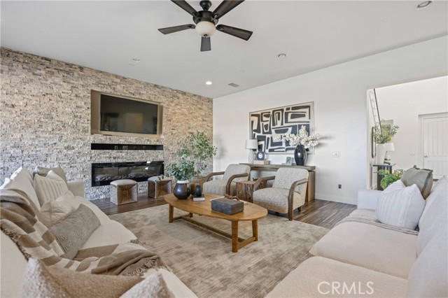 Detail Gallery Image 16 of 64 For 24910 Old Stone Way, Stevenson Ranch,  CA 91381 - 5 Beds | 5 Baths