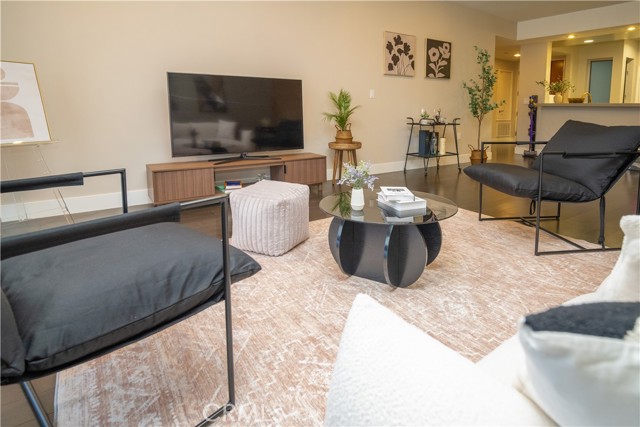 Detail Gallery Image 15 of 37 For 1411 N Detroit St #208,  Los Angeles,  CA 90046 - 3 Beds | 3 Baths