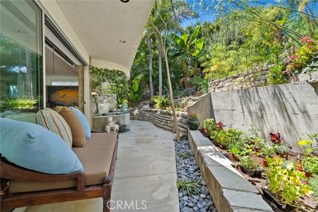 Detail Gallery Image 5 of 24 For 816 Manzanita Dr, Laguna Beach,  CA 92651 - 4 Beds | 4/1 Baths