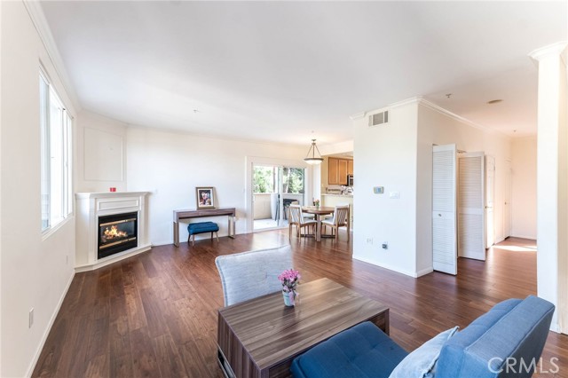 Detail Gallery Image 43 of 64 For 5220 #228 Premiere Hills Cir #228,  Woodland Hills,  CA 91364 - 2 Beds | 2/1 Baths