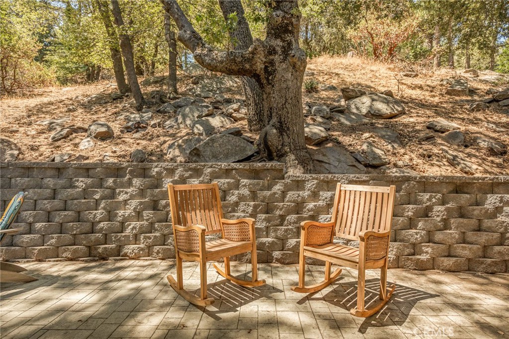 https://media.crmls.org/medias/1859c677-ef90-40e1-bab4-c145f4866375.jpg?preset=X-Large