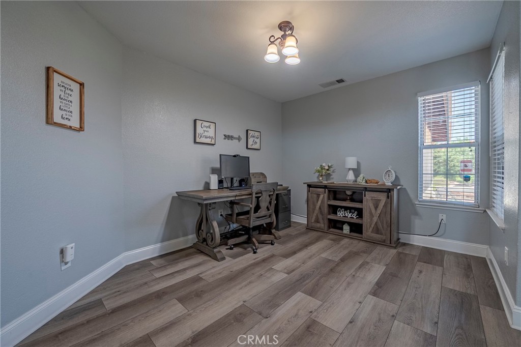 https://media.crmls.org/medias/185a0501-f319-44f3-b474-132dc88cb6f0.jpg?preset=X-Large