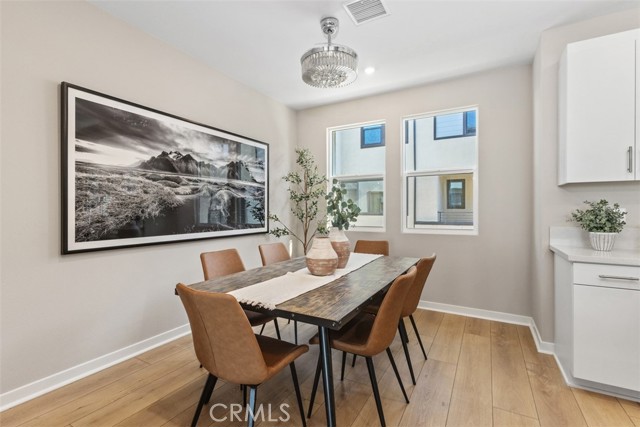 Detail Gallery Image 14 of 31 For 109 S Laxore St #303,  Anaheim,  CA 92804 - 4 Beds | 3/1 Baths