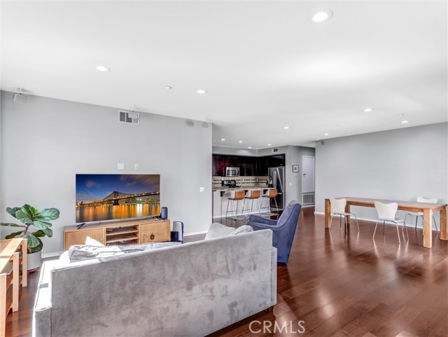 Detail Gallery Image 6 of 26 For 12922 Union #302,  Hawthorne,  CA 90250 - 2 Beds | 2 Baths