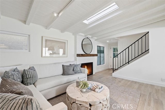 Detail Gallery Image 3 of 52 For 436 1st St, Manhattan Beach,  CA 90266 - 4 Beds | 2/1 Baths