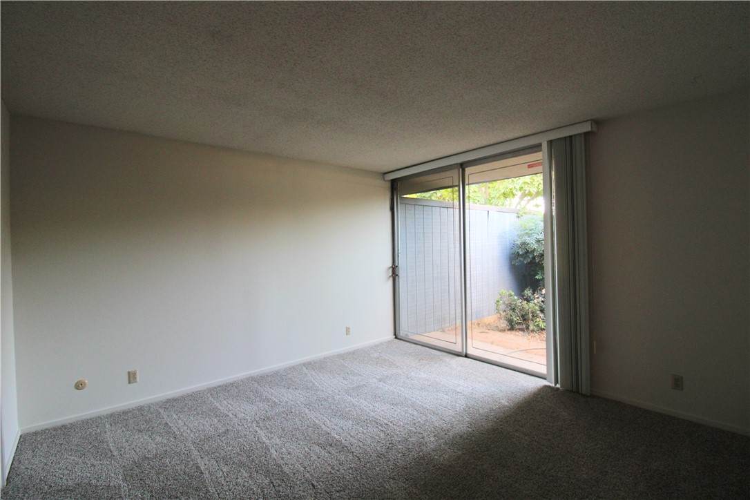 Detail Gallery Image 11 of 16 For 525 W Scott Ave, Fresno,  CA 93704 - 2 Beds | 2 Baths