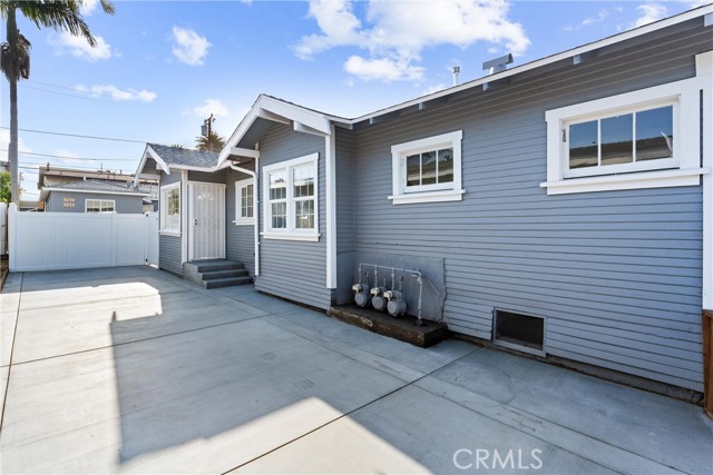 765 Loma Avenue, Long Beach CA: https://media.crmls.org/medias/185c4229-c119-4129-afac-5c098f4a1e4a.jpg