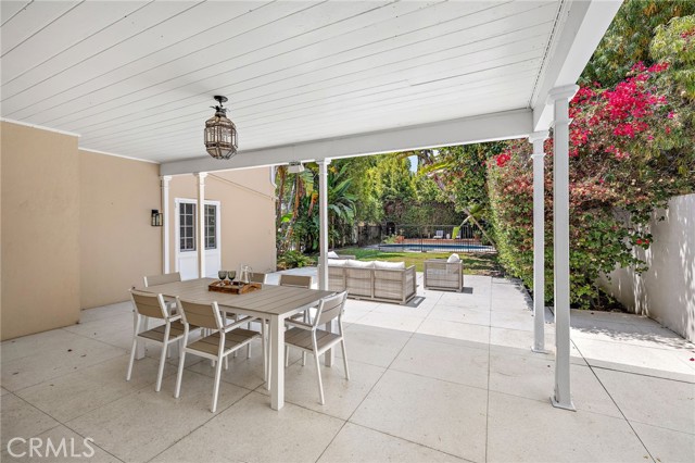 609 N Oakhurst Drive, Beverly Hills CA: https://media.crmls.org/medias/185c4905-f4f4-4bcc-97b3-ae5873b41d3b.jpg