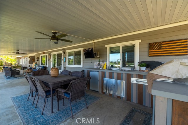 22831 Skylink Drive, Canyon Lake CA: https://media.crmls.org/medias/185cf1e1-0e28-4da4-bce5-0daad9efd2be.jpg