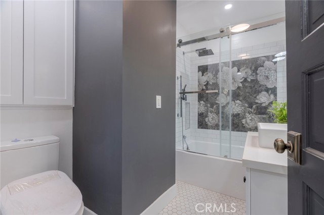 1322 N June Street, Los Angeles CA: https://media.crmls.org/medias/185d2d9c-4189-4440-9a3e-dc8fe6ac9280.jpg