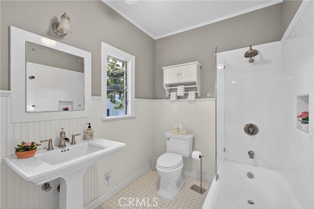 Detail Gallery Image 21 of 54 For 115 Annandale Rd, Pasadena,  CA 91105 - 4 Beds | 3 Baths