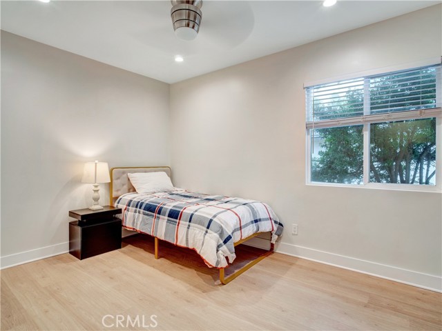 Detail Gallery Image 17 of 32 For 17961 Martha Street, Encino,  CA 91316 - 4 Beds | 3 Baths