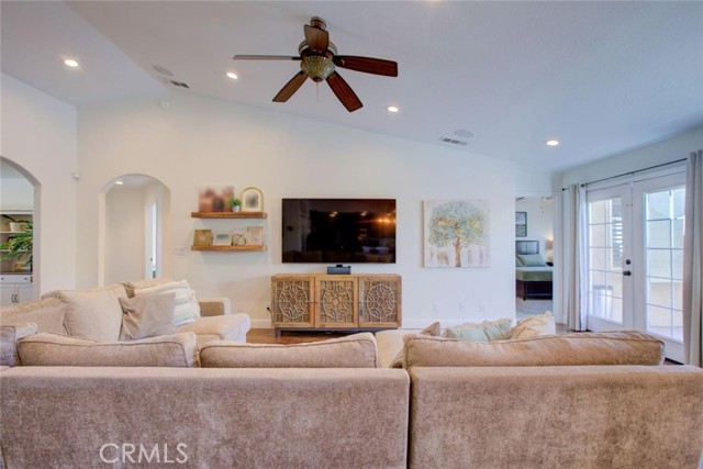20443 Songbird Way, Hilmar CA: https://media.crmls.org/medias/185f4d94-da63-4d5f-b518-fb9c41012c2d.jpg
