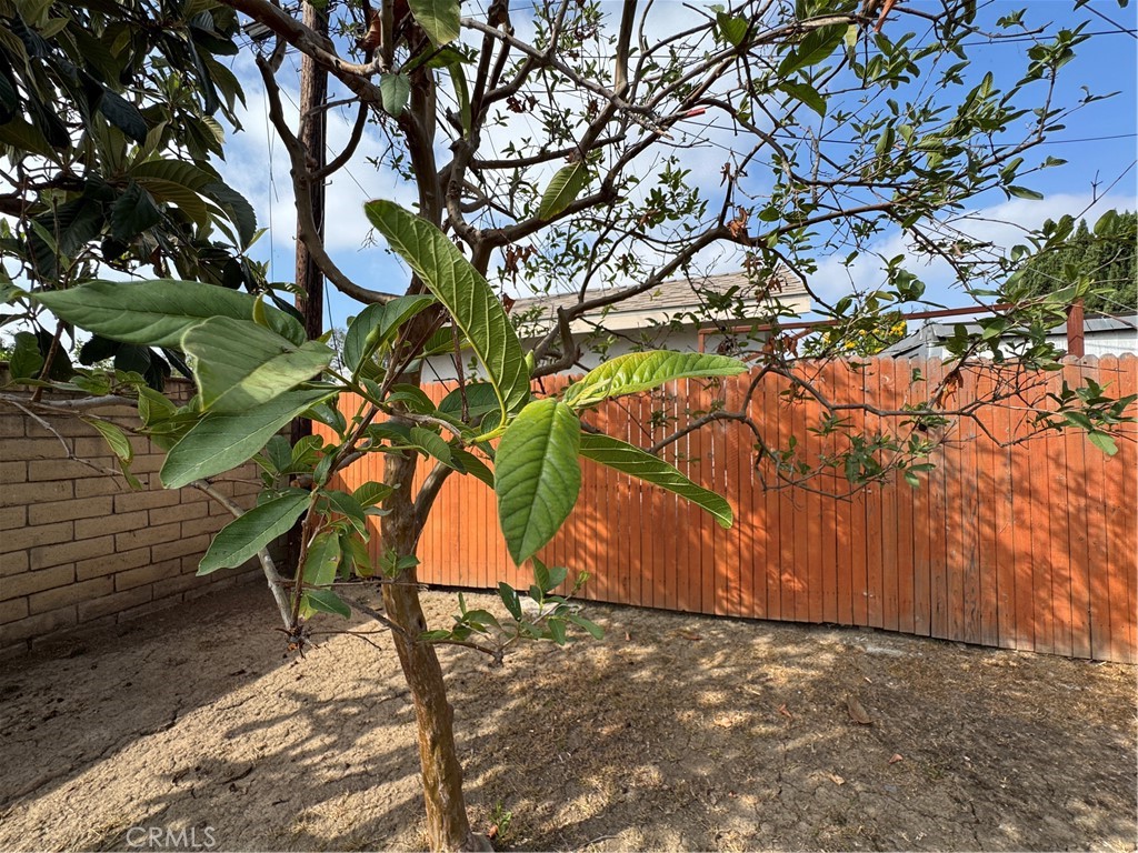 https://media.crmls.org/medias/185f8dc1-c591-4fbf-a823-ec5a508577a7.jpg?preset=X-Large