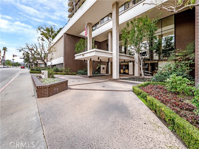 Detail Gallery Image 3 of 43 For 222 Monterey Rd #1303,  Glendale,  CA 91206 - 2 Beds | 2 Baths