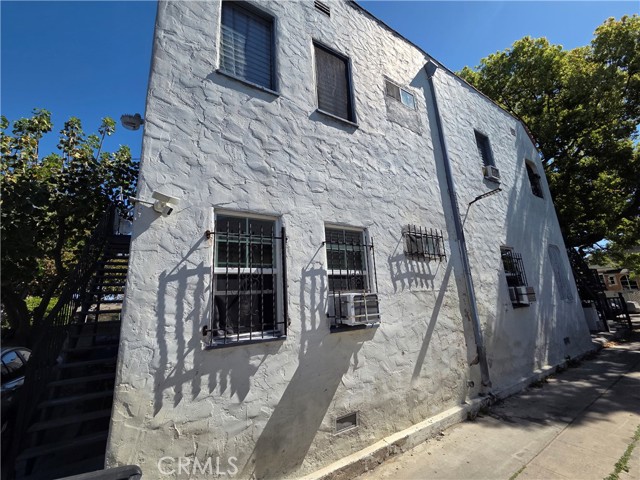 Detail Gallery Image 4 of 6 For 1423 E 52nd, Los Angeles,  CA 90011 - – Beds | – Baths