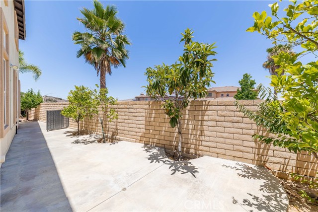 8656 Calle Canon Road, Corona CA: https://media.crmls.org/medias/1860780e-24f3-4a5d-bc70-1fb8ef86db8d.jpg