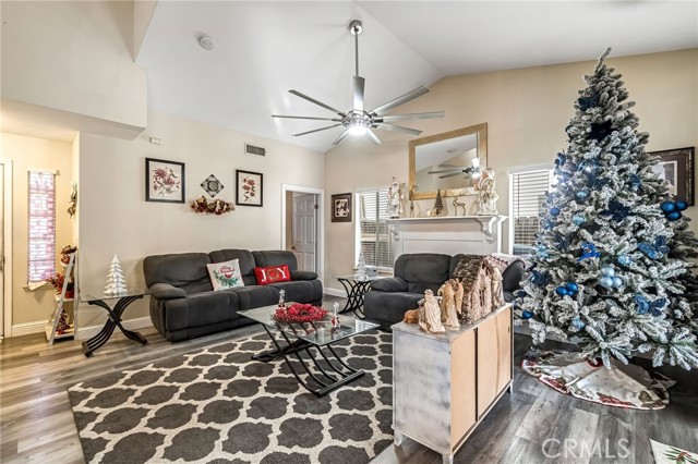 Detail Gallery Image 6 of 25 For 2372 Ironwood, Madera,  CA 93637 - 4 Beds | 3 Baths