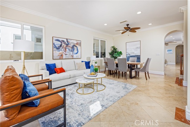 Detail Gallery Image 3 of 42 For 209 Chicago Ave, Huntington Beach,  CA 92648 - 3 Beds | 3/2 Baths