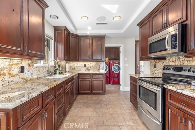 Image 34 of 75 For 22571 Canyon Lake Drive