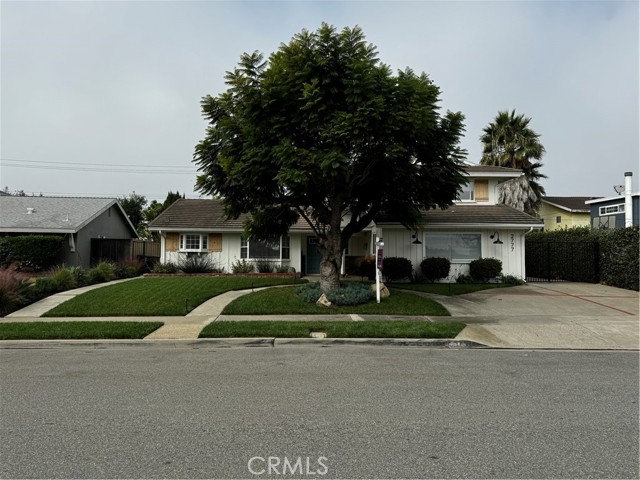 Detail Gallery Image 1 of 39 For 2777 Lorenzo Ave, Costa Mesa,  CA 92626 - 5 Beds | 3 Baths