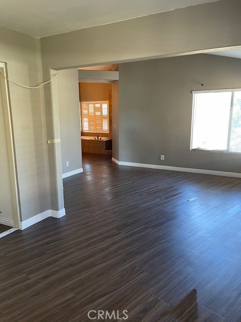 Detail Gallery Image 8 of 10 For 31990 via Cordoba, Temecula,  CA 92592 - 4 Beds | 2/1 Baths