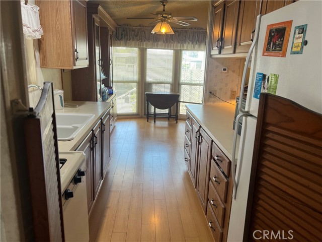 Detail Gallery Image 9 of 23 For 21001 Plummer St #34,  Chatsworth,  CA 91311 - 2 Beds | 2 Baths