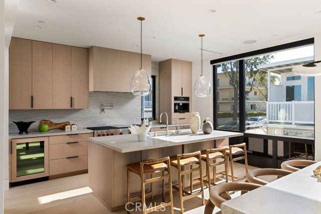 Detail Gallery Image 7 of 21 For 2501 Seaview Ave, Corona Del Mar,  CA 92625 - 4 Beds | 4/1 Baths