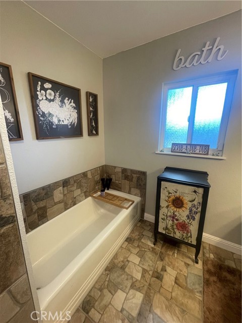 8484 Almond Avenue, Winton CA: https://media.crmls.org/medias/1863f956-bdb9-49b5-ad6f-2585f2eaaa66.jpg