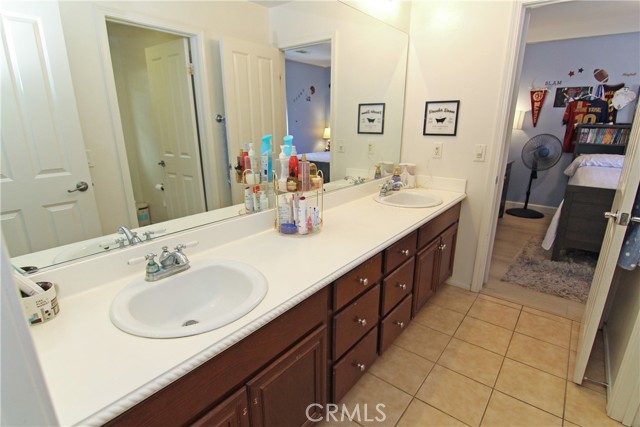 Detail Gallery Image 32 of 41 For 17634 Wren Dr, Canyon Country,  CA 91387 - 5 Beds | 4 Baths