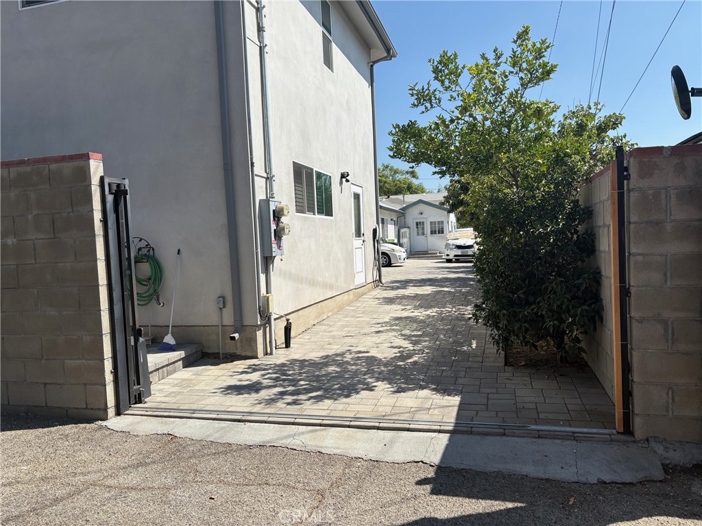 https://media.crmls.org/medias/18655325-7d8c-4e60-982c-2d78454a08ac.jpg?preset=X-Large