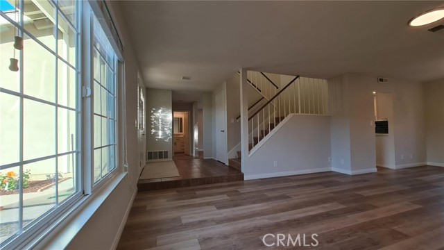 Detail Gallery Image 4 of 23 For 15432 Alsace Cir, Irvine,  CA 92604 - 4 Beds | 2/1 Baths