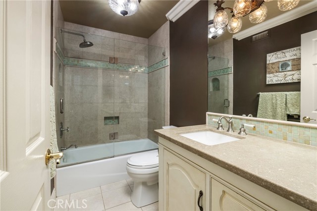 6403 Royal Grove Drive, Huntington Beach CA: https://media.crmls.org/medias/18664c32-bc9c-497b-a267-e4548b68b8fc.jpg