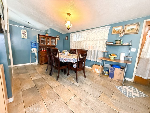 6712 La Jolla, Riverside CA: https://media.crmls.org/medias/18669077-ca78-40aa-9abc-ba5ec8e33d7a.jpg