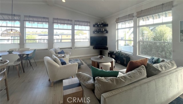 Detail Gallery Image 6 of 41 For 118 Yorktown, Newport Beach,  CA 92660 - 3 Beds | 2 Baths