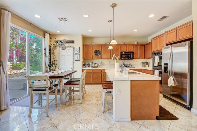 Detail Gallery Image 10 of 38 For 25960 Corte Antigua, Moreno Valley,  CA 92551 - 6 Beds | 3 Baths