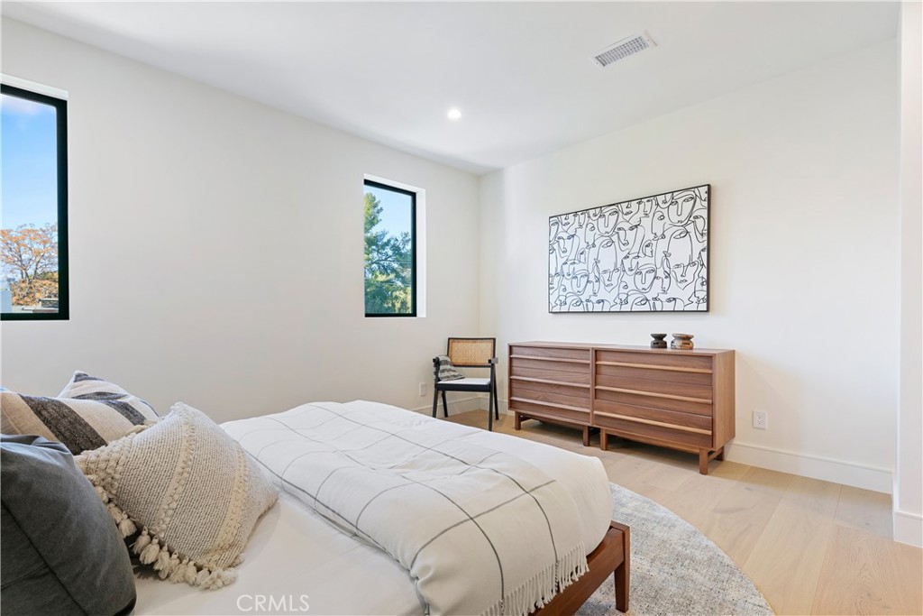 13944 Valleyheart DriveSherman Oaks img 28