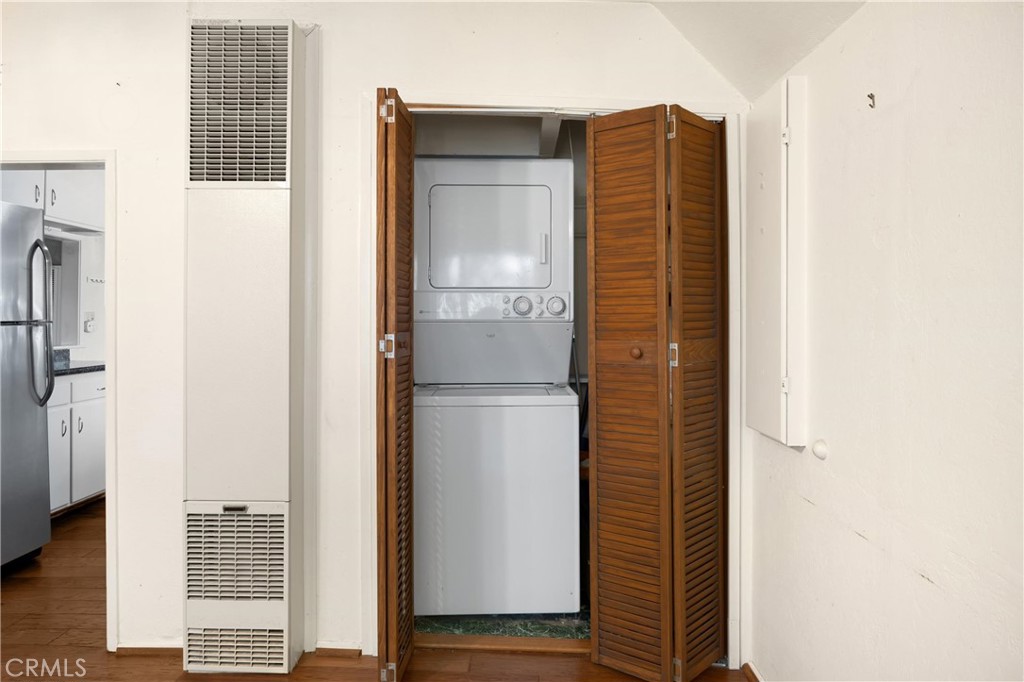 https://media.crmls.org/medias/18687fb1-8058-4338-9474-66e9096d803f.jpg?preset=X-Large