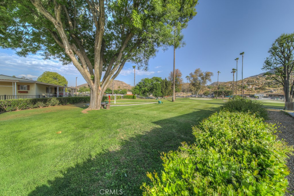 https://media.crmls.org/medias/1868839e-9db7-4d37-aa87-ce1f6bbd02a9.jpg?preset=X-Large