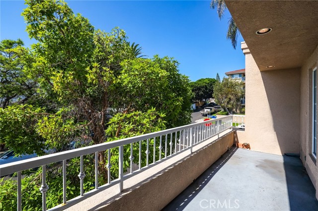 1078 W 10th Street, San Pedro CA: https://media.crmls.org/medias/186895fb-3d2e-4ba3-b4e4-fdd7a0469b12.jpg