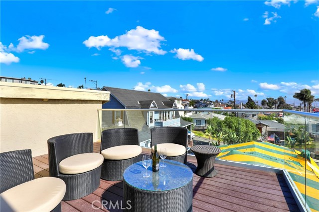 834 15th Street, Hermosa Beach CA: https://media.crmls.org/medias/1868ec3d-66bd-4fac-b76f-5de4568cdfad.jpg
