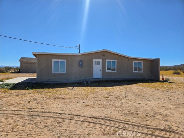 Detail Gallery Image 2 of 7 For 60033 Sespe, Landers,  CA 92285 - 3 Beds | 2 Baths