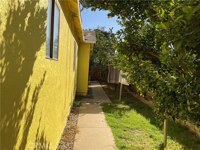 Detail Gallery Image 3 of 7 For 915 R St, Merced,  CA 95341 - 3 Beds | 1 Baths