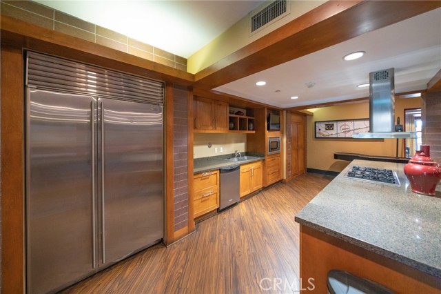 1801 E Katella Avenue, Anaheim CA: https://media.crmls.org/medias/186a708d-f5ad-406f-87e9-af076aa12a54.jpg
